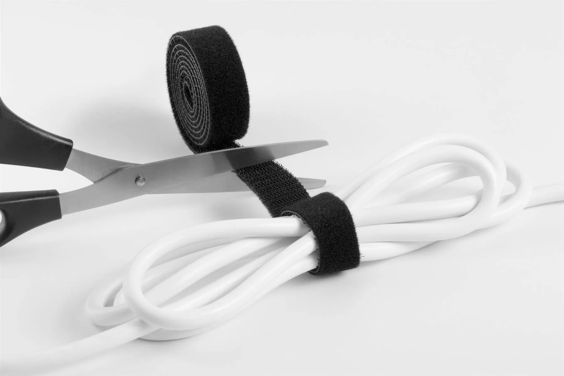 Durable CAVOLINE Hook and Loop Tape Cable Straps Roll Ties | 100 x 2cm Black