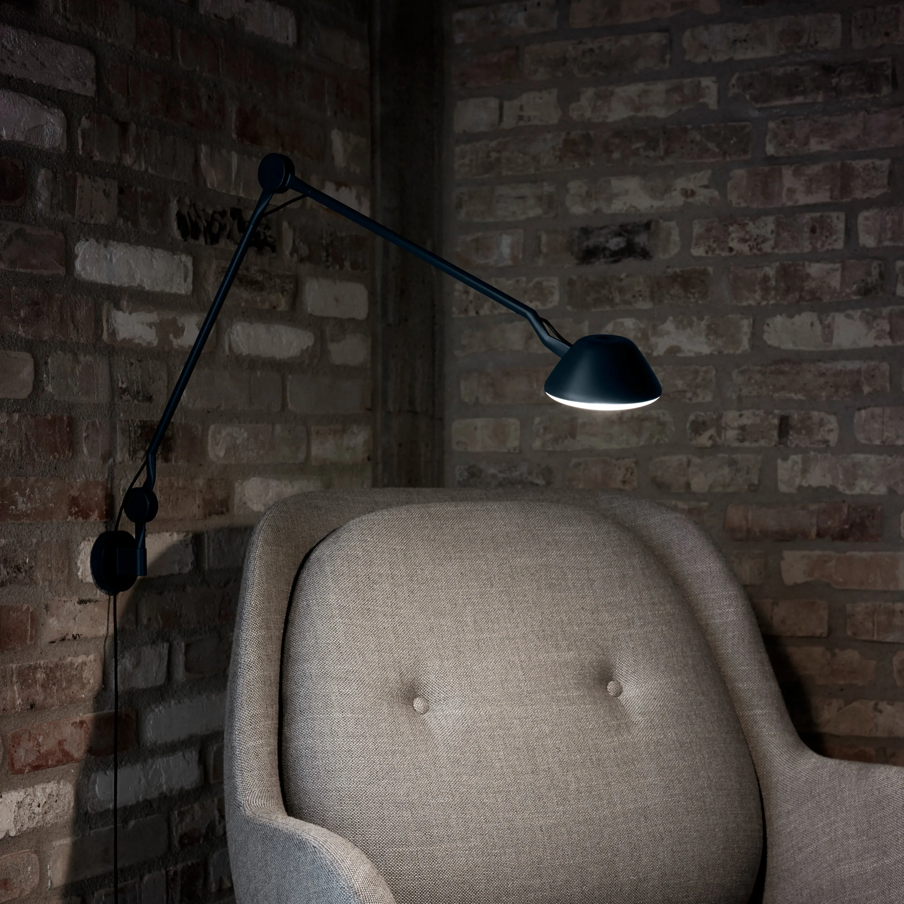 Fritz Hansen AQ01™ Wall Lamp