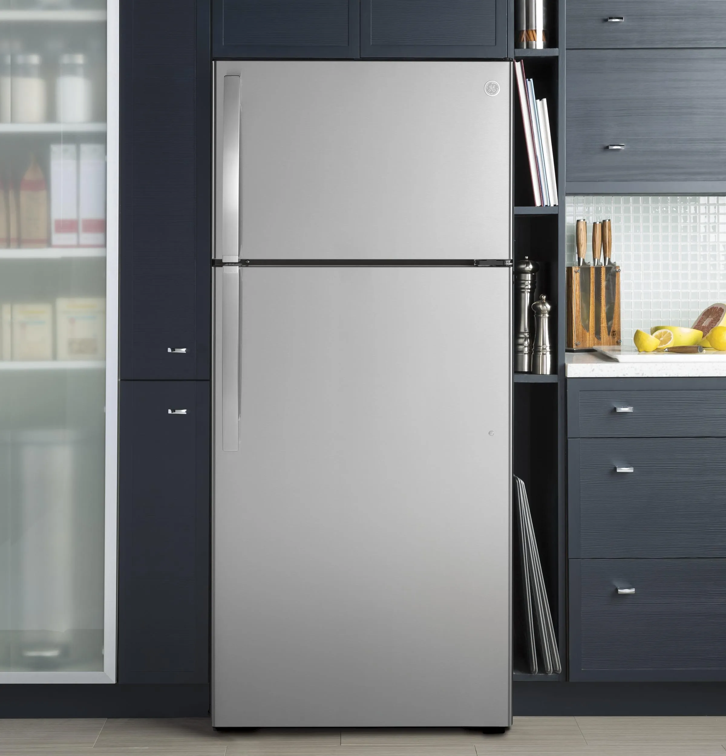 GIE17GSNRSS GE® ENERGY STAR® 16.6 Cu. Ft. Top-Freezer Refrigerator