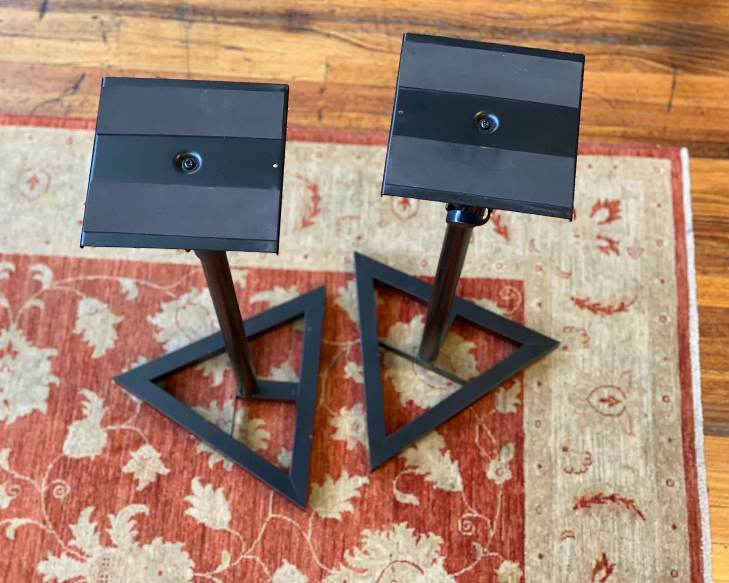 Intune Studio Monitor Stands